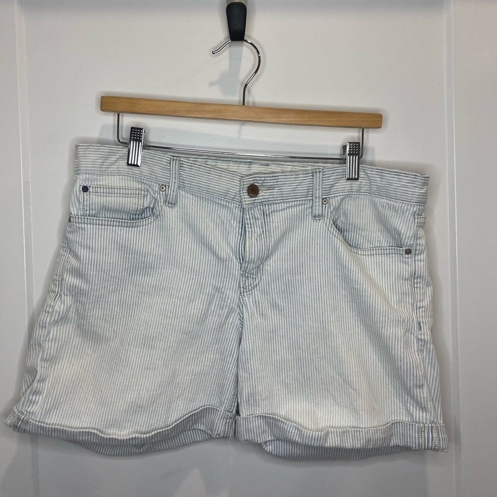 Gap 1969 denim striped short. Women size 32. Great condition.